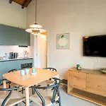 Guesthost - Two-room In With Pool! Apartament *