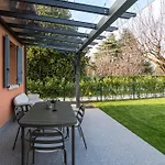 Guesthost - Two-room In With Pool! Como
