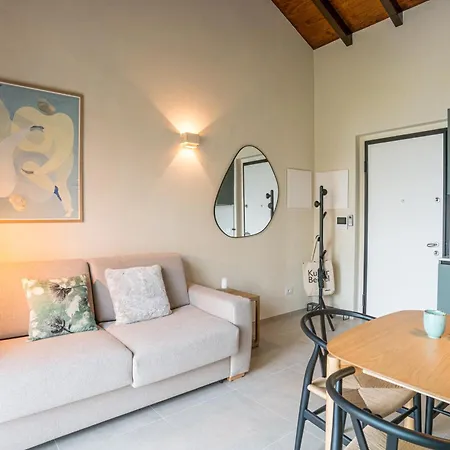 Guesthost - Two-room In With Pool!