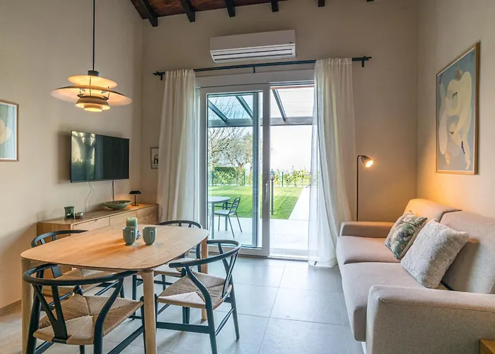 Guesthost - Two-room In With Pool! Appartement *